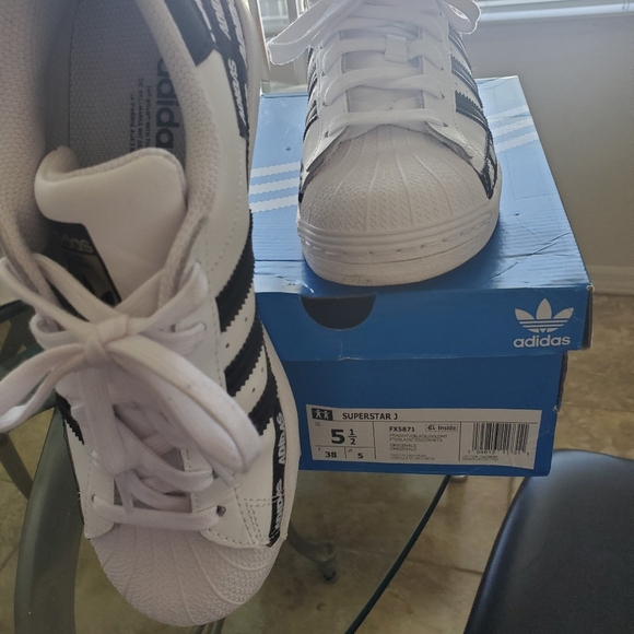 Adidas - Picture 3 of 4